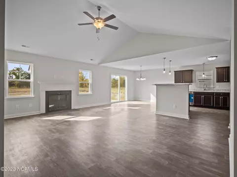 705 W Warner Ct, Hubert, NC 28539 photo 4