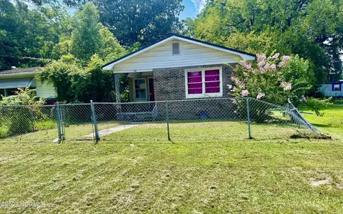 556 Dr Martin Luther King Jr Blvd, Kinston, NC 28501