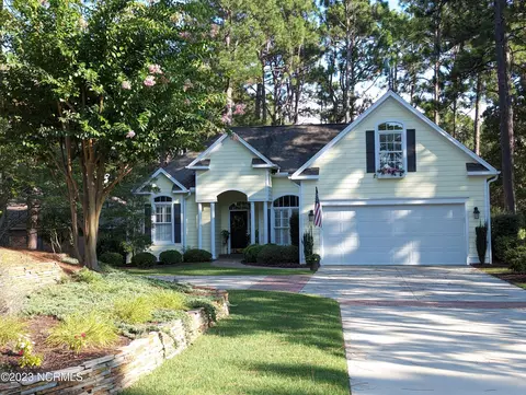 169 Hunter Trl, Southern Pines, NC 28387