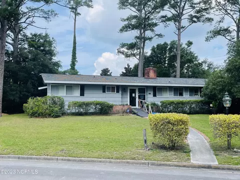 4910 Park Dr, Morehead City, NC 28557