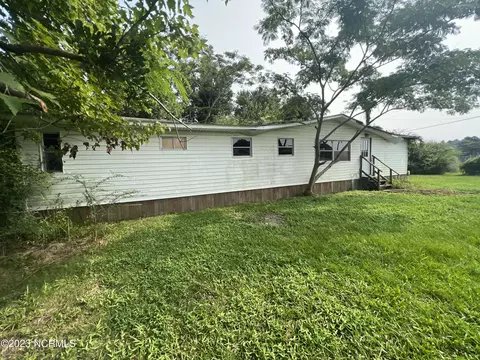 120 Harbord Dr, Midway Park, NC 28544