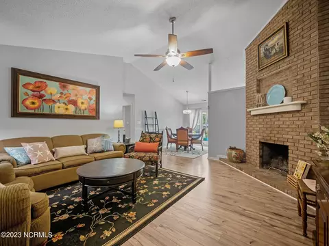 276 Riggs Rd, Hubert, NC 28539 photo 3