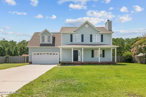 127 Hunt Dr, Hubert, NC 28539