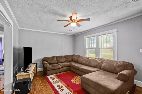 327 E 13th St, Washington, NC 27889 photo 4