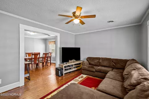 327 E 13th St, Washington, NC 27889 photo 3