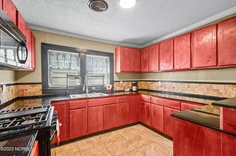 327 E 13th St, Washington, NC 27889 photo 8