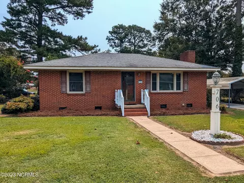 706 Ann St, Mount Olive, NC 28365