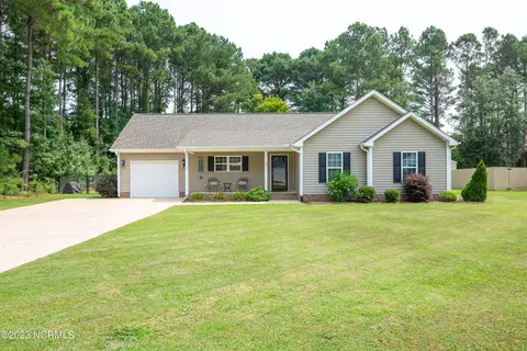 25 New Pine Ln, Clinton, NC 28328