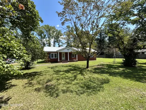 23941 Riverton Rd, Wagram, NC 28396