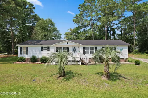 647 Deerpark Dr SW, Shallotte, NC 28470