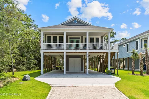 223 NE 55th St, Oak Island, NC 28465