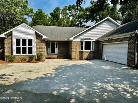 704 Cordgrass Rd, Hampstead, NC 28443