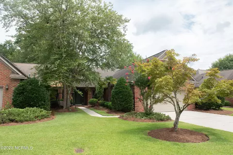 403 Village Green Ct, Trent Woods, NC 28562