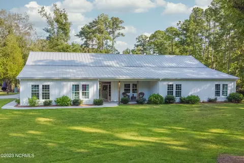 214 N Kings Chase Ave, Newport, NC 28570