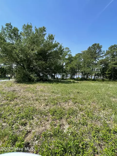 408 Red Drum Way W, Swansboro, NC 28584