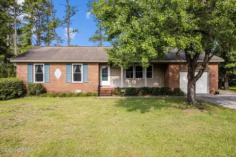 1000 Yacht Ct, New Bern, NC 28560