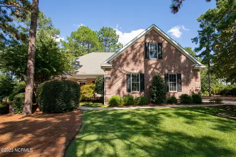 29 Plantation Dr, Southern Pines, NC 28387