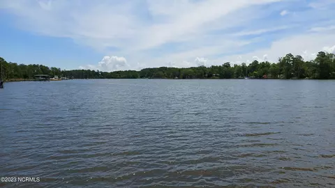 22 Shore Dr E, Oriental, NC 28571