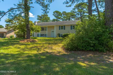 1009 Yacht Ct, New Bern, NC 28560
