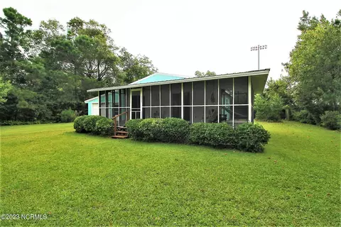 1210 Mizzelle Dr, Morehead City, NC 28557