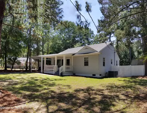 420 W Maine Ave, Southern Pines, NC 28387