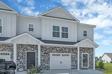2112 Kali Ln #B, Greenville, NC 27834