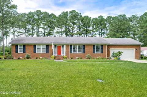 245 Dogwood Dr, Warsaw, NC 28398
