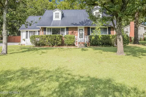 806 Mitchell Rd, Jacksonville, NC 28540
