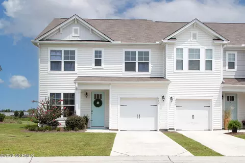 562 Orbison Dr, Wilmington, NC 28411
