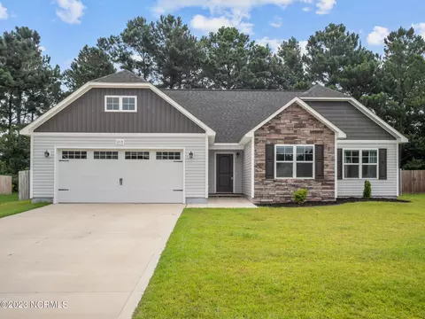 1117 Springdale Dr, Jacksonville, NC 28540