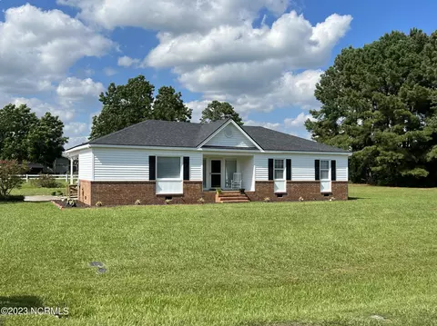 211 Quail Dr, Clinton, NC 28328