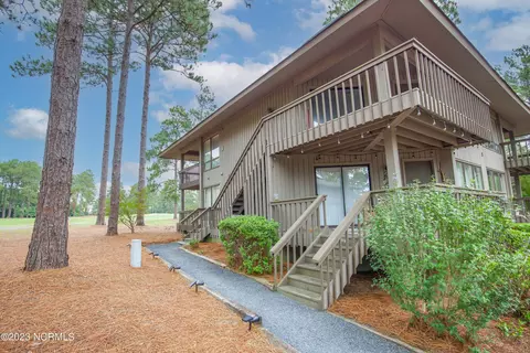 206 Foxkroft Dr, Foxfire Village, NC 27281