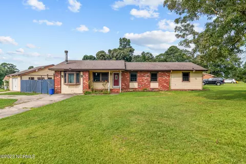 220 Sheffield Rd, Jacksonville, NC 28546