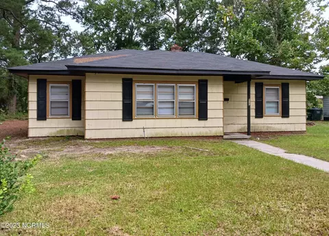 517 Larkspur Rd, Kinston, NC 28501