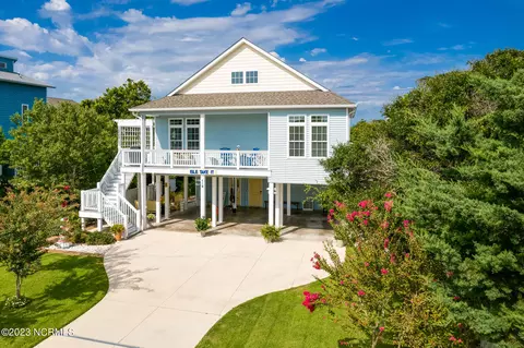 119 E Seaview Dr, Emerald Isle, NC 28594