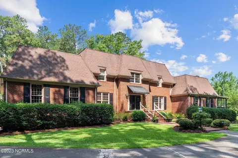 2141 Oakridge Pl, Kinston, NC 28504