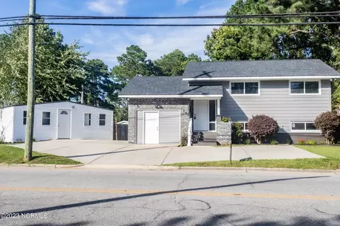 1202 Carthage Rd, Lumberton, NC 28358