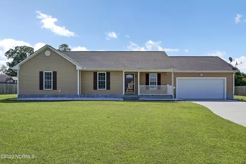 201 Bennett Ln, Richlands, NC 28574