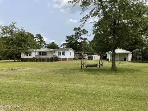 221 Chestnut Ln, Grantsboro, NC 28529
