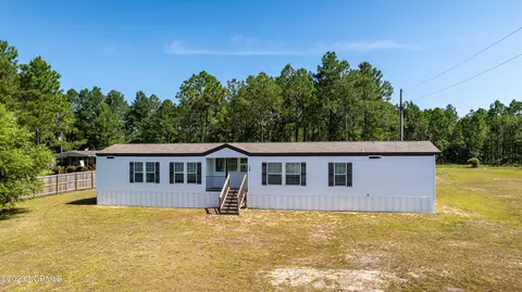195 Folkstone Rd, Holly Ridge, NC 28445
