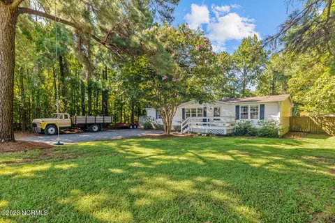 682 Bay Harbor Dr, Hampstead, NC 28443 photo 2