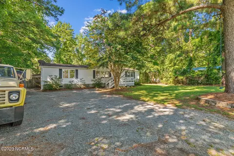 682 Bay Harbor Dr, Hampstead, NC 28443 photo 3