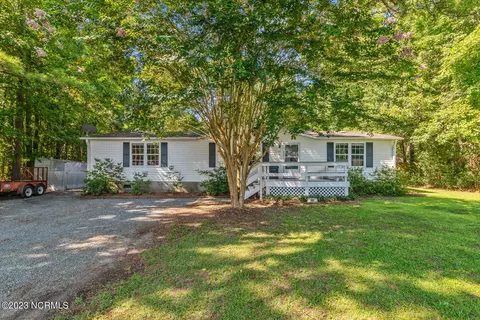 682 Bay Harbor Dr, Hampstead, NC 28443