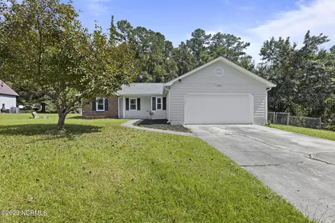 2691 Idlebrook Cir, Midway Park, NC 28544