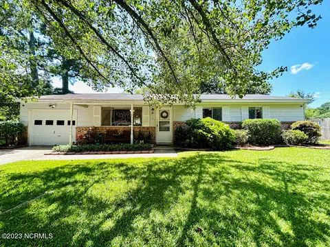 102 Ivey Ct, Jacksonville, NC 28540