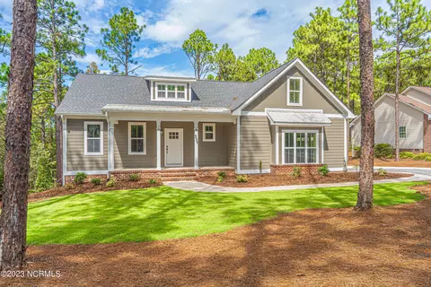 337 Longleaf Dr, West End, NC 27376 photo 2