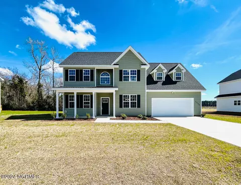 1111 Carteret Manor Dr, Jacksonville, NC 28546