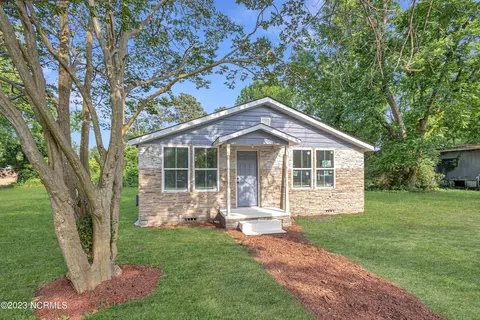 9381 Pate St, Laurel Hill, NC 28351