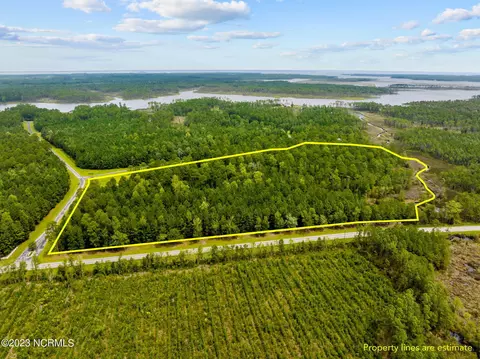 36 Paradox Point Dr, Aurora, NC 27806