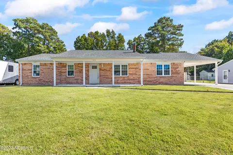 135 White Oak Blvd, Jacksonville, NC 28546